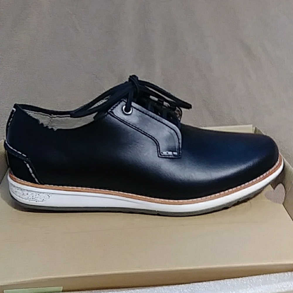 Shoe - Picture 2 of 7